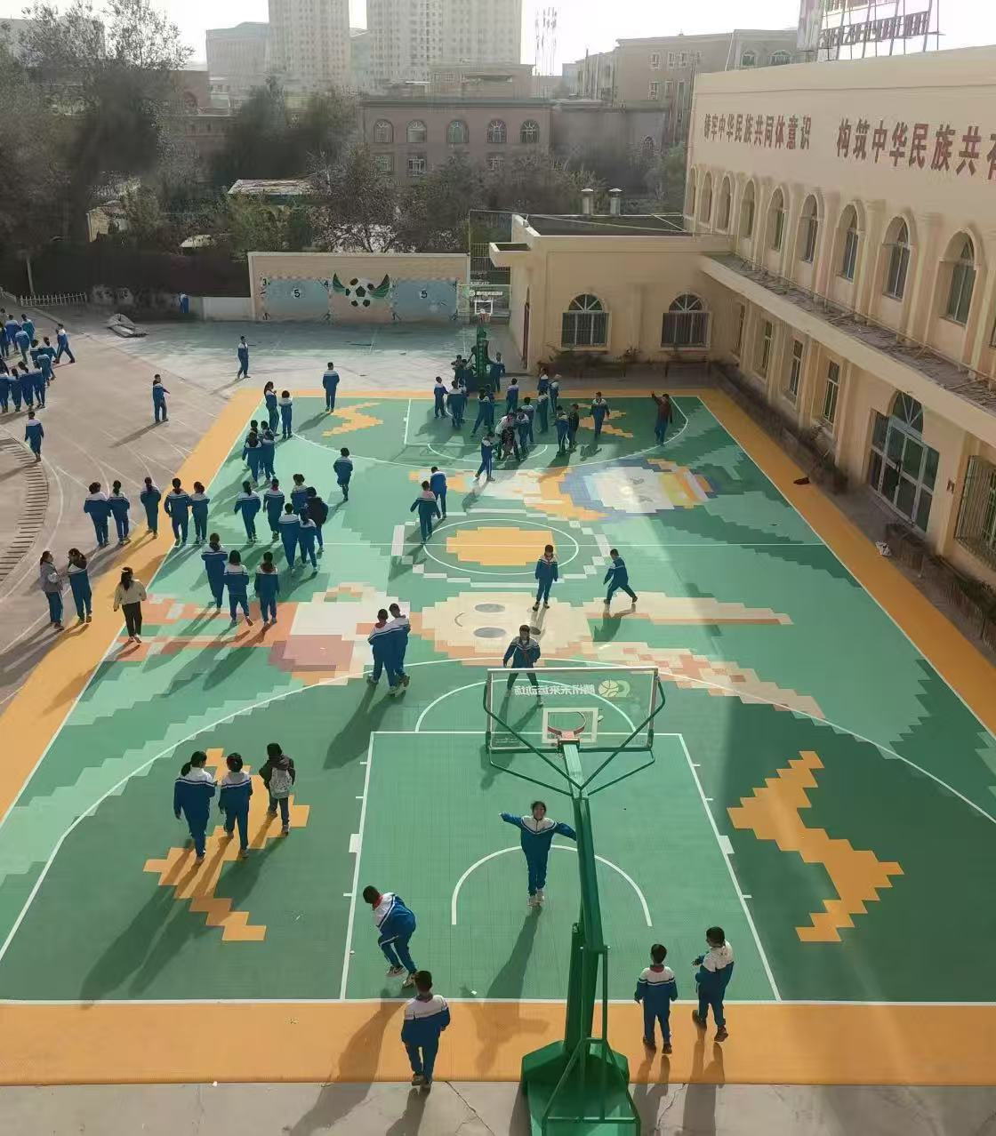 “阳光篮球场”实图